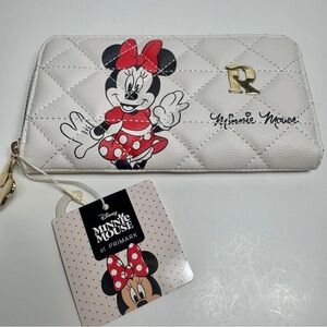 NWT. Disney Minnie Mouse Quilted zip around wallet.